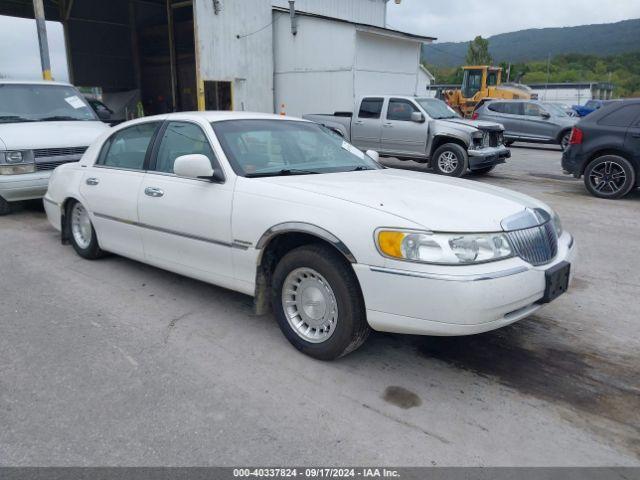  Salvage Lincoln Towncar