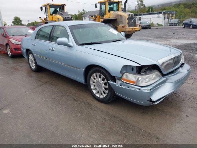  Salvage Lincoln Towncar