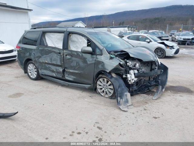  Salvage Toyota Sienna