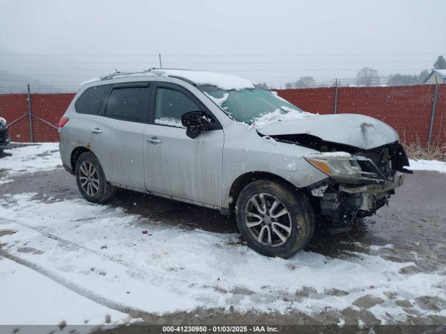  Salvage Nissan Pathfinder