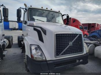 Salvage Volvo Vnl