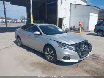  Salvage Nissan Altima