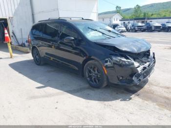  Salvage Chrysler Pacifica
