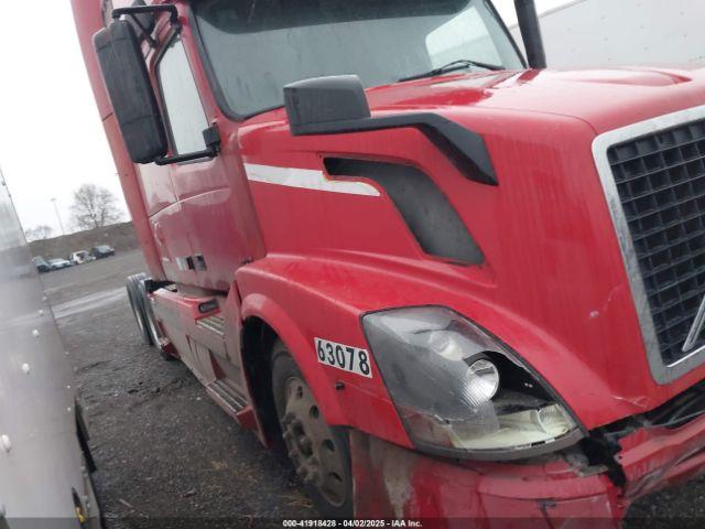  Salvage Volvo Vn