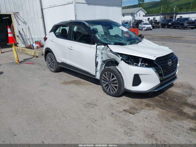  Salvage Nissan Kicks