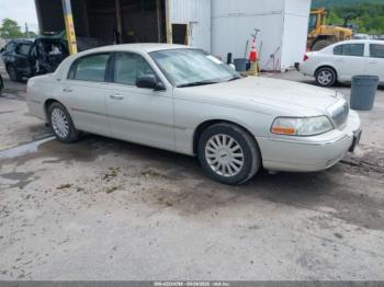  Salvage Lincoln Towncar