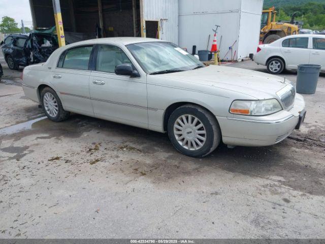  Salvage Lincoln Towncar