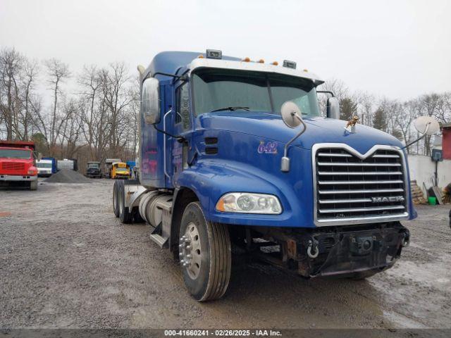  Salvage Mack Cxu613