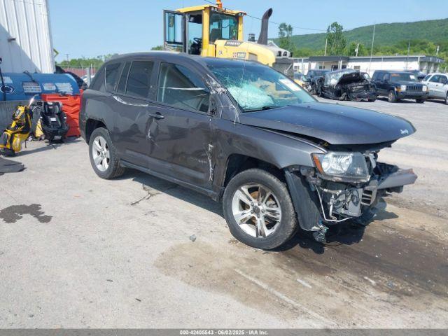  Salvage Jeep Compass