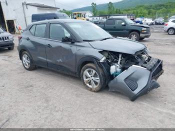  Salvage Nissan Kicks