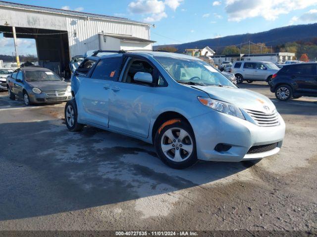  Salvage Toyota Sienna