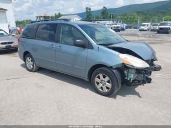  Salvage Toyota Sienna