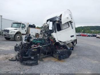  Salvage Volvo Vnl