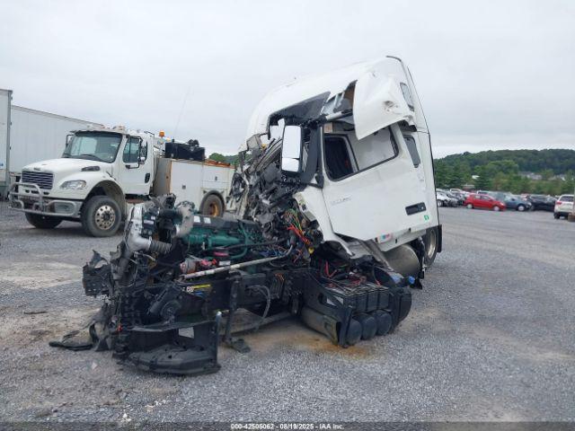  Salvage Volvo Vnl