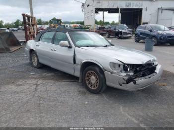  Salvage Lincoln Towncar
