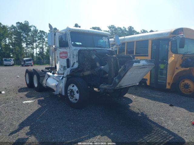  Salvage Freightliner Fld