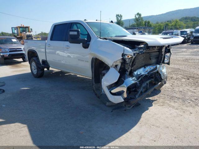  Salvage Chevrolet Silverado 2500
