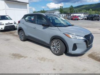  Salvage Nissan Kicks