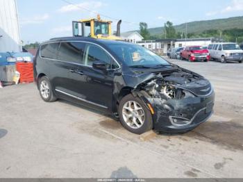  Salvage Chrysler Pacifica