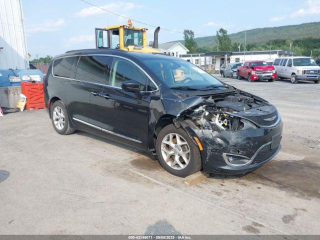  Salvage Chrysler Pacifica