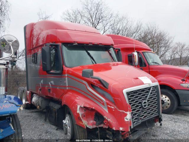  Salvage Volvo Vnl