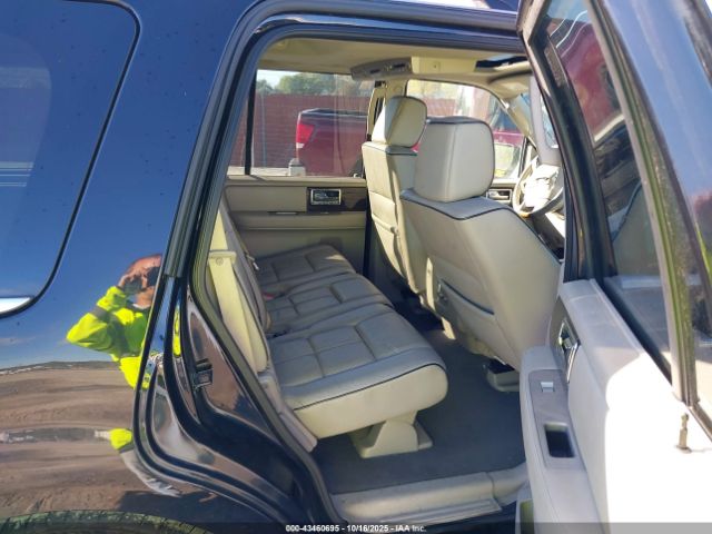 Lincoln Navigator Image 4