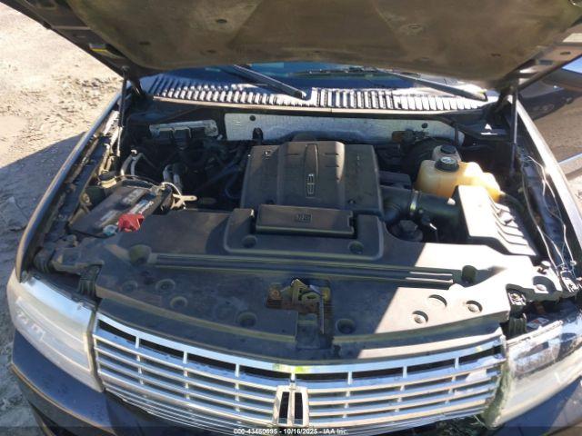 Lincoln Navigator Image 8