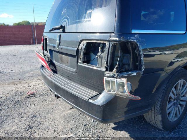 Lincoln Navigator Image 12