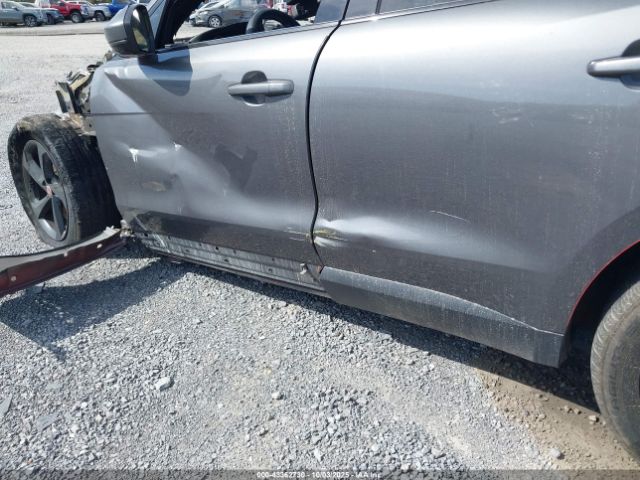 Jaguar F-PACE 35t Premium Image 11