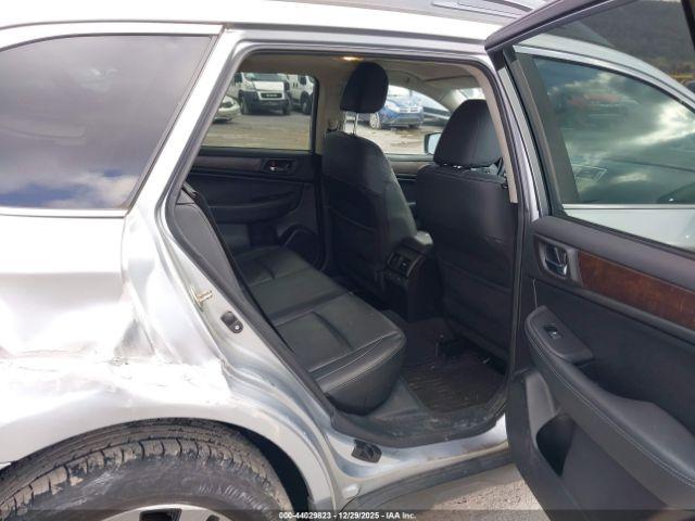 Subaru Outback 2.5i Limited Image 6
