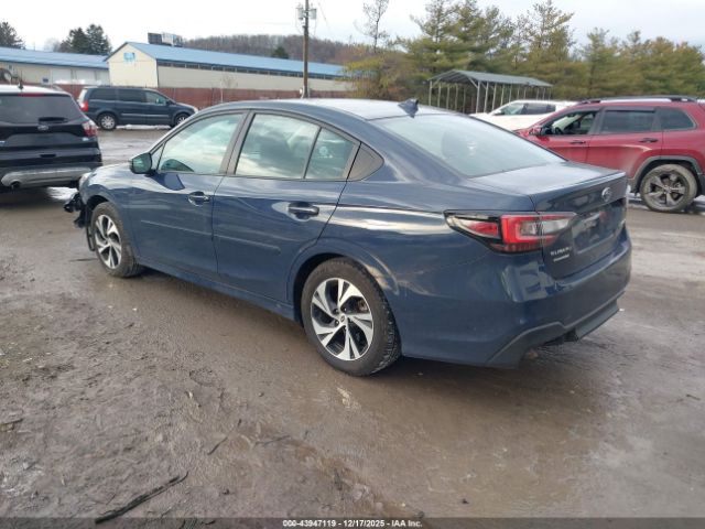 Subaru Legacy Premium Image 16