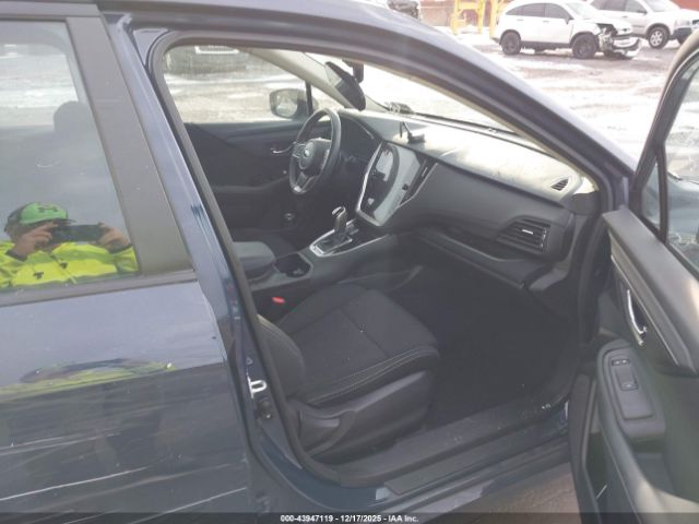 Subaru Legacy Premium Image 4