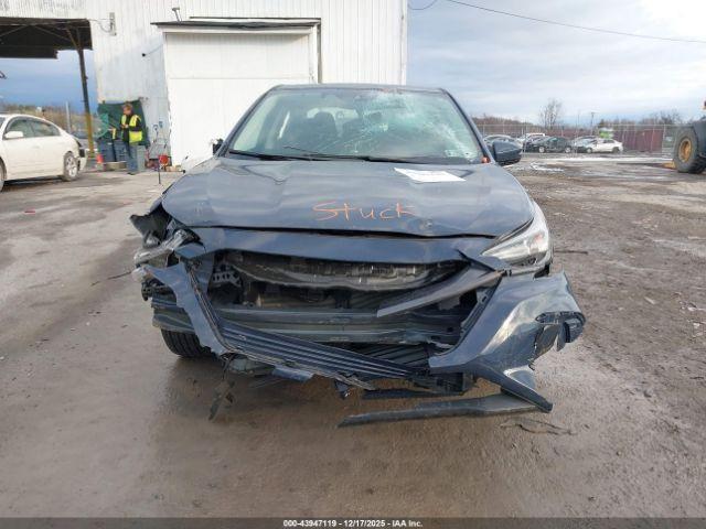 Subaru Legacy Premium Image 8