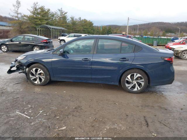Subaru Legacy Premium Image 10