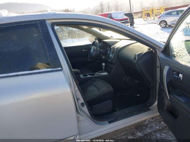 Nissan Rogue S Image 10