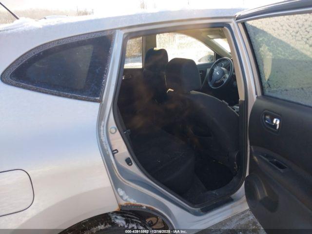 Nissan Rogue S Image 4