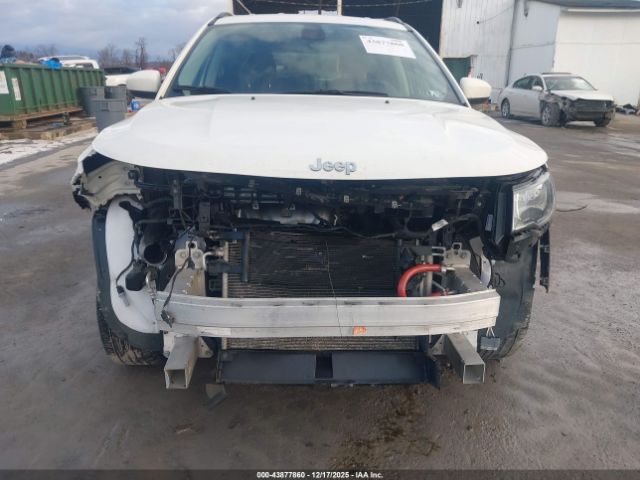 Jeep Compass Latitude 4x4 Image 8