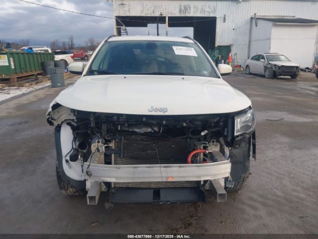 Jeep Compass Latitude 4x4 Image 14