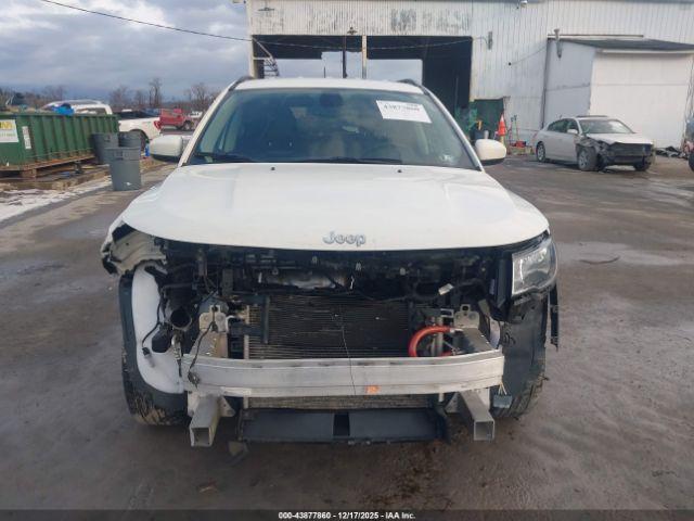 Jeep Compass Latitude 4x4 Image 14