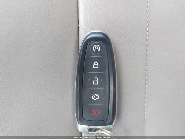 Ford Escape Titanium Image 13