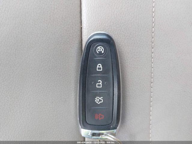 Ford Escape Titanium Image 13