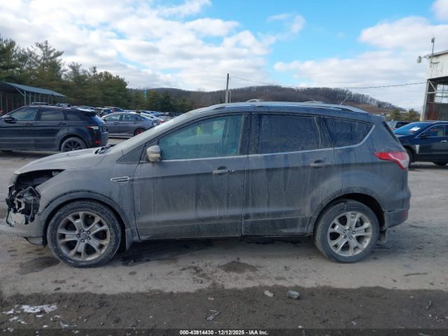 Ford Escape Titanium Image 16