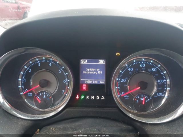 Chrysler Town & Country Touring-l Image 9