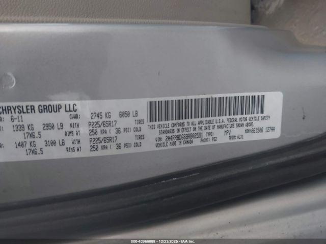 Chrysler Town & Country Touring-l Image 7