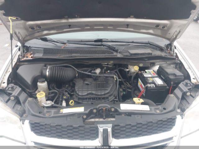 Chrysler Town & Country Touring-l Image 11