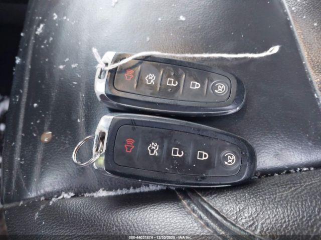 Ford Escape Titanium Image 11