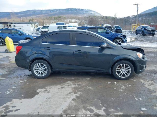 Chevrolet Sonic Lt Auto Image 11