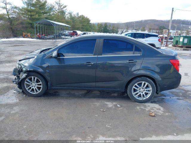 Chevrolet Sonic Lt Auto Image 16