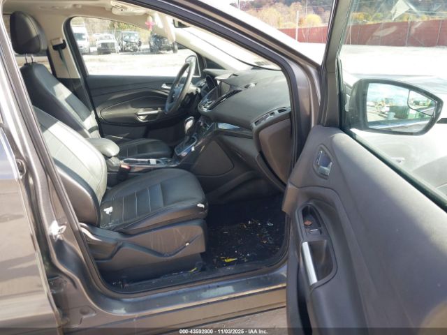 Ford Escape Titanium Image 10