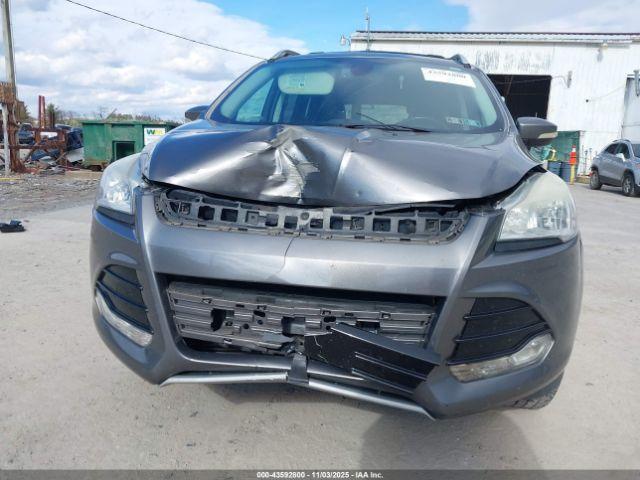 Ford Escape Titanium Image 17
